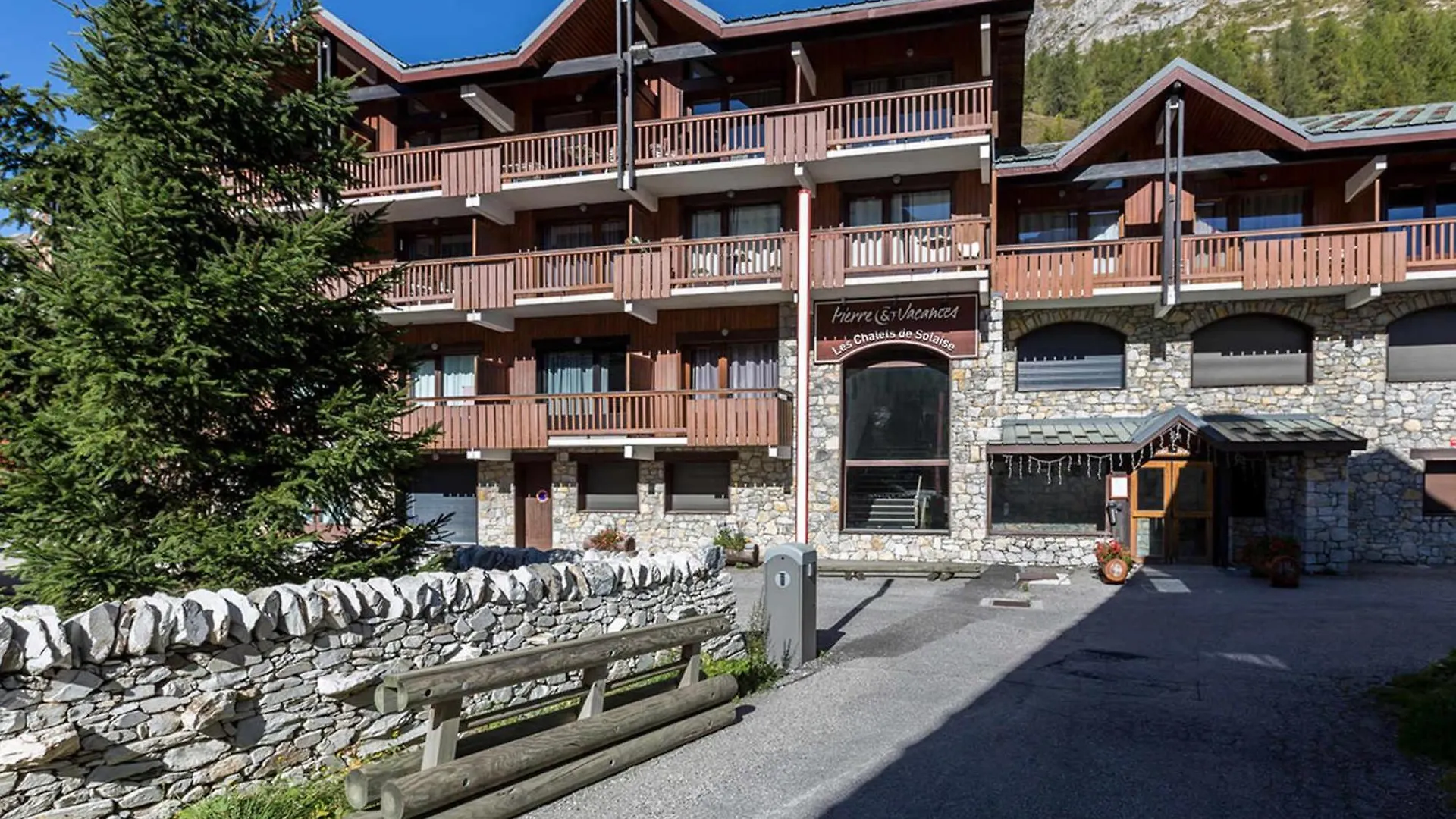 Appartement De Charme Renove Avec Belles Prestations, Au Pied Des Pistes A Val-D'Isere - Fr-1-694-228